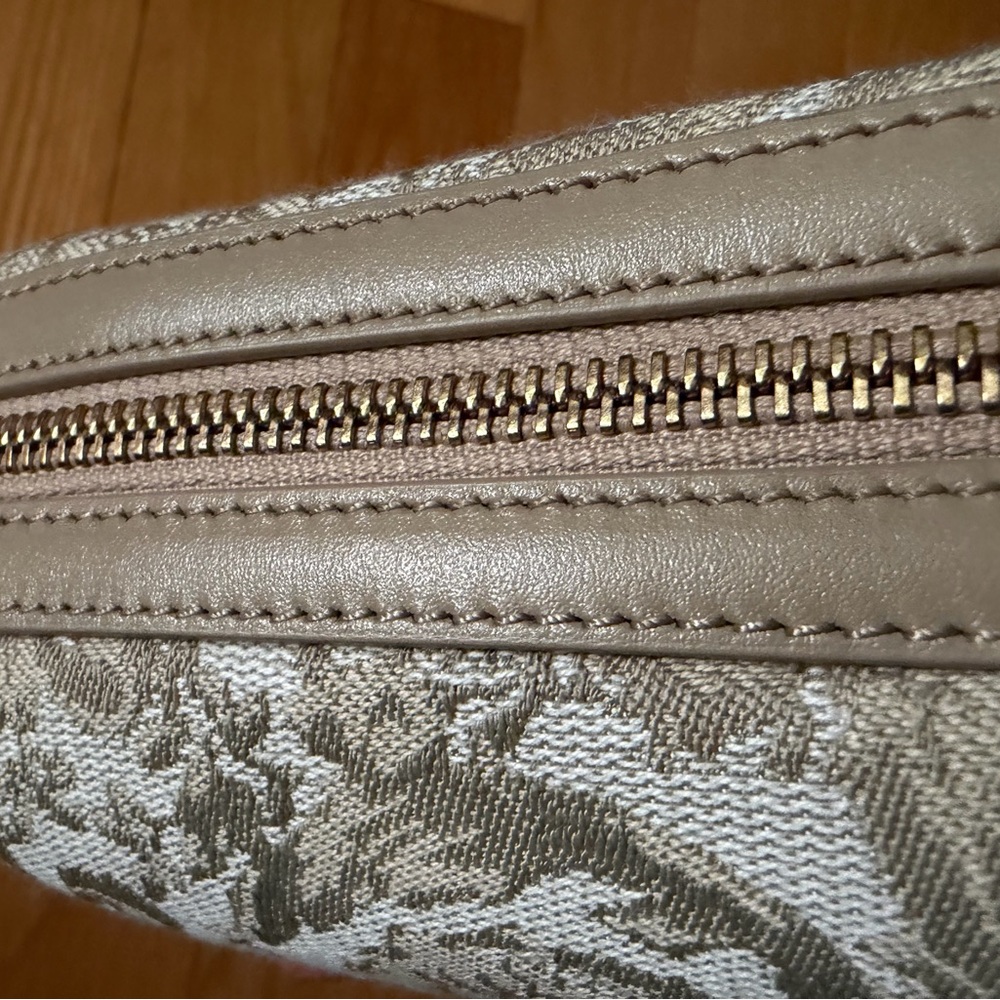 Versace Beige Floral Logo Cosmetic Pouch with Black Dust Bag - Picture 12 of 12